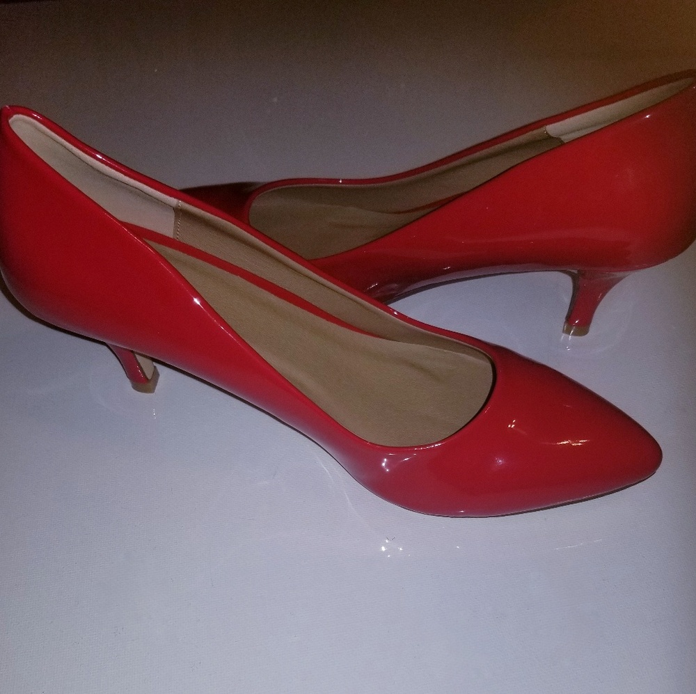 Red pumps